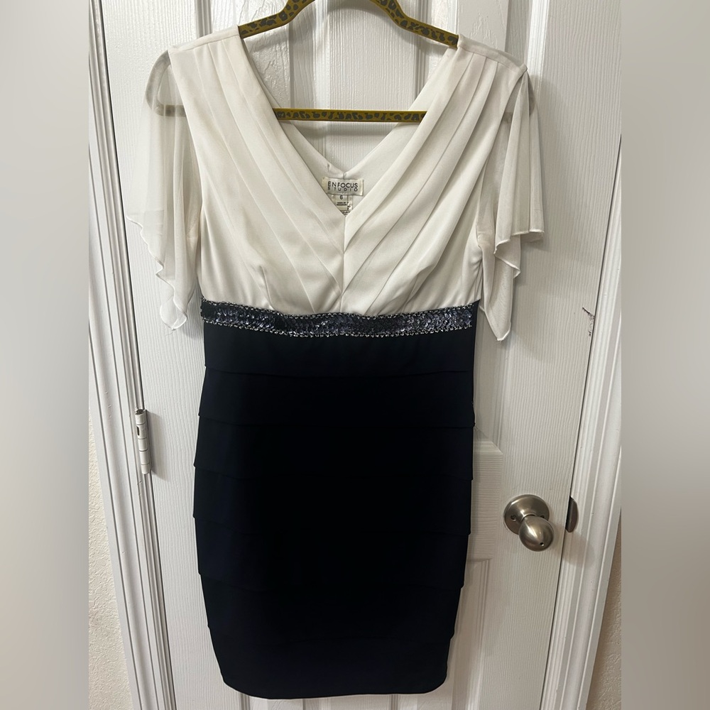 Enfocus Studio Size 6 Navy and White Dress with Beaded Detail around Waist